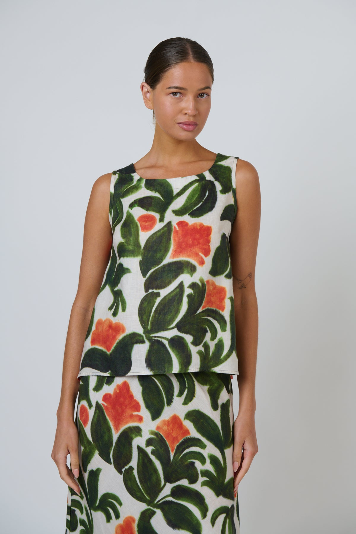 Naturals by O & J Linen Tank in Tuileries