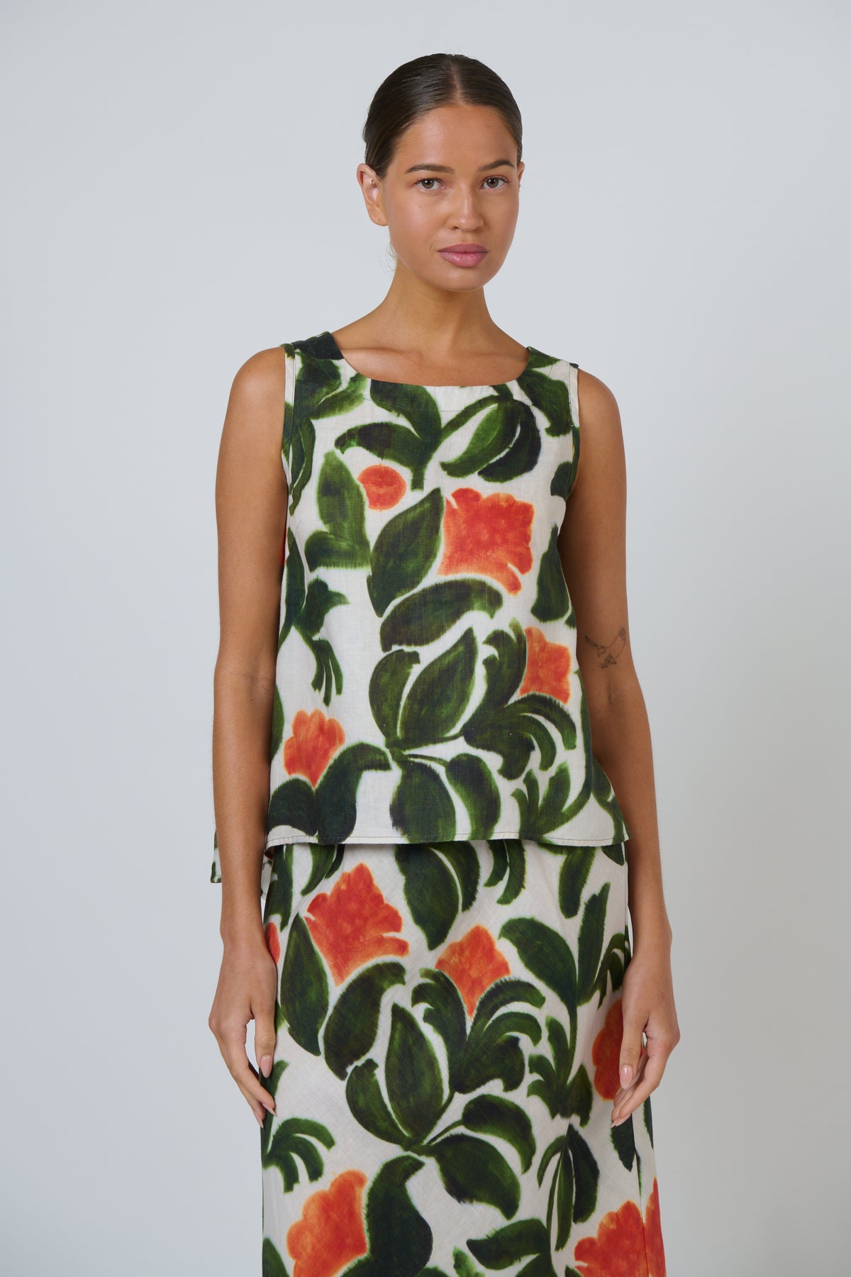 Naturals by O & J Linen Tank in Tuileries