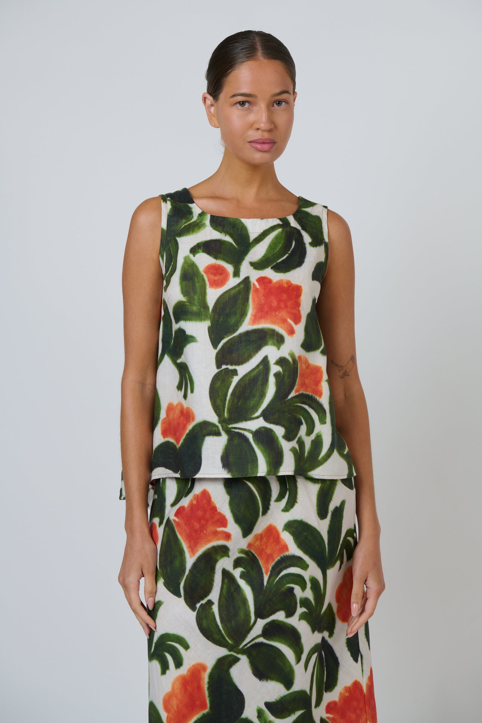 Naturals by O & J Linen Tank in Tuileries