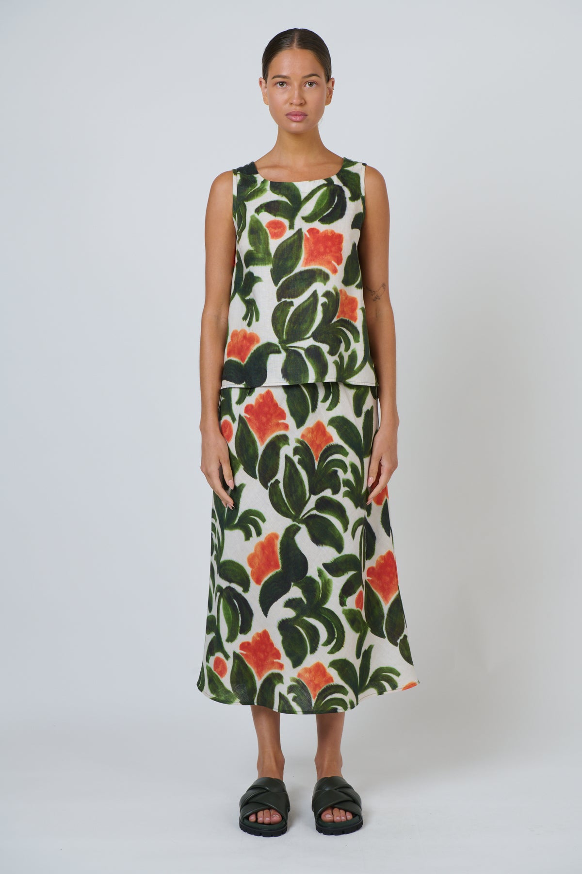 Naturals by O & J Linen Tank in Tuileries