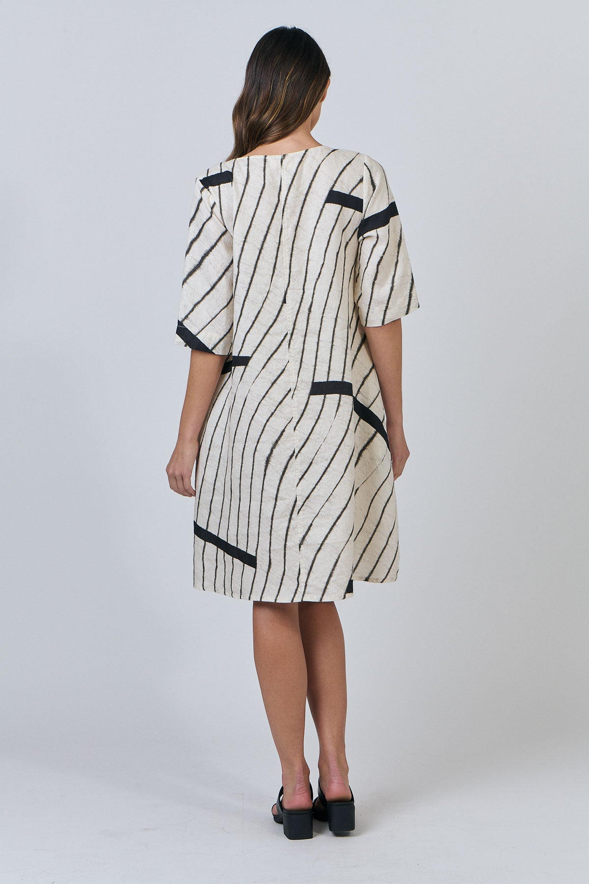 Naturals by O & J Linen Swing Dress in Isobars