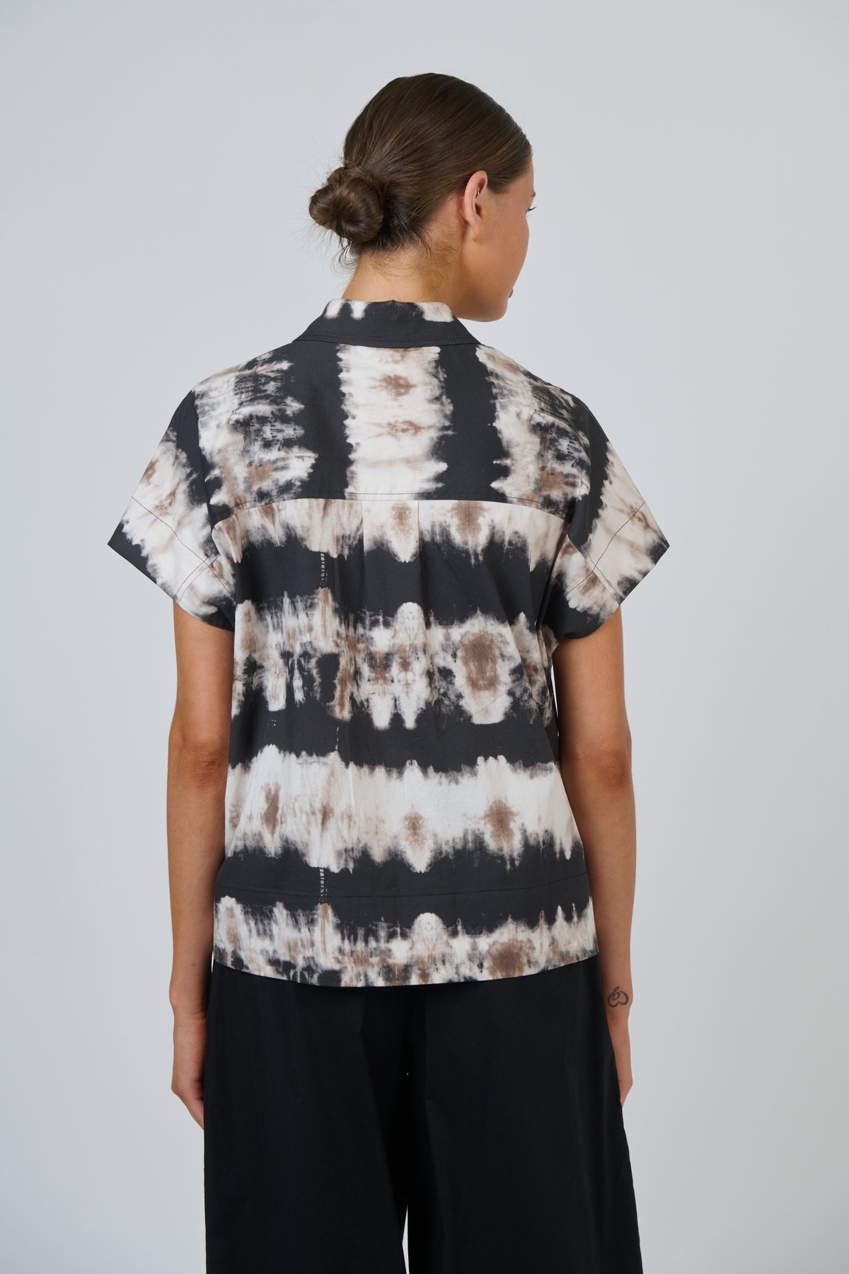 Naturals by O & J Collared Cotton Top in Eruption