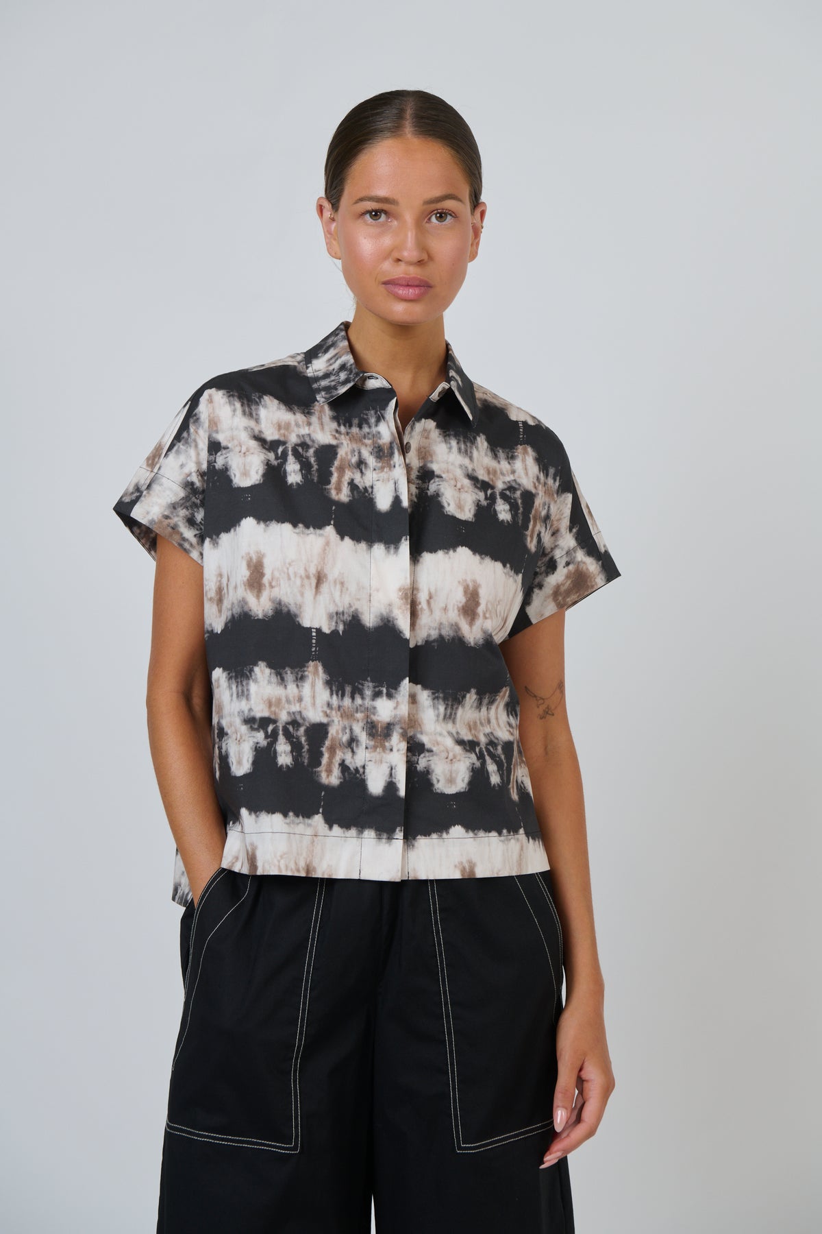 Naturals by O & J Collared Cotton Top in Eruption