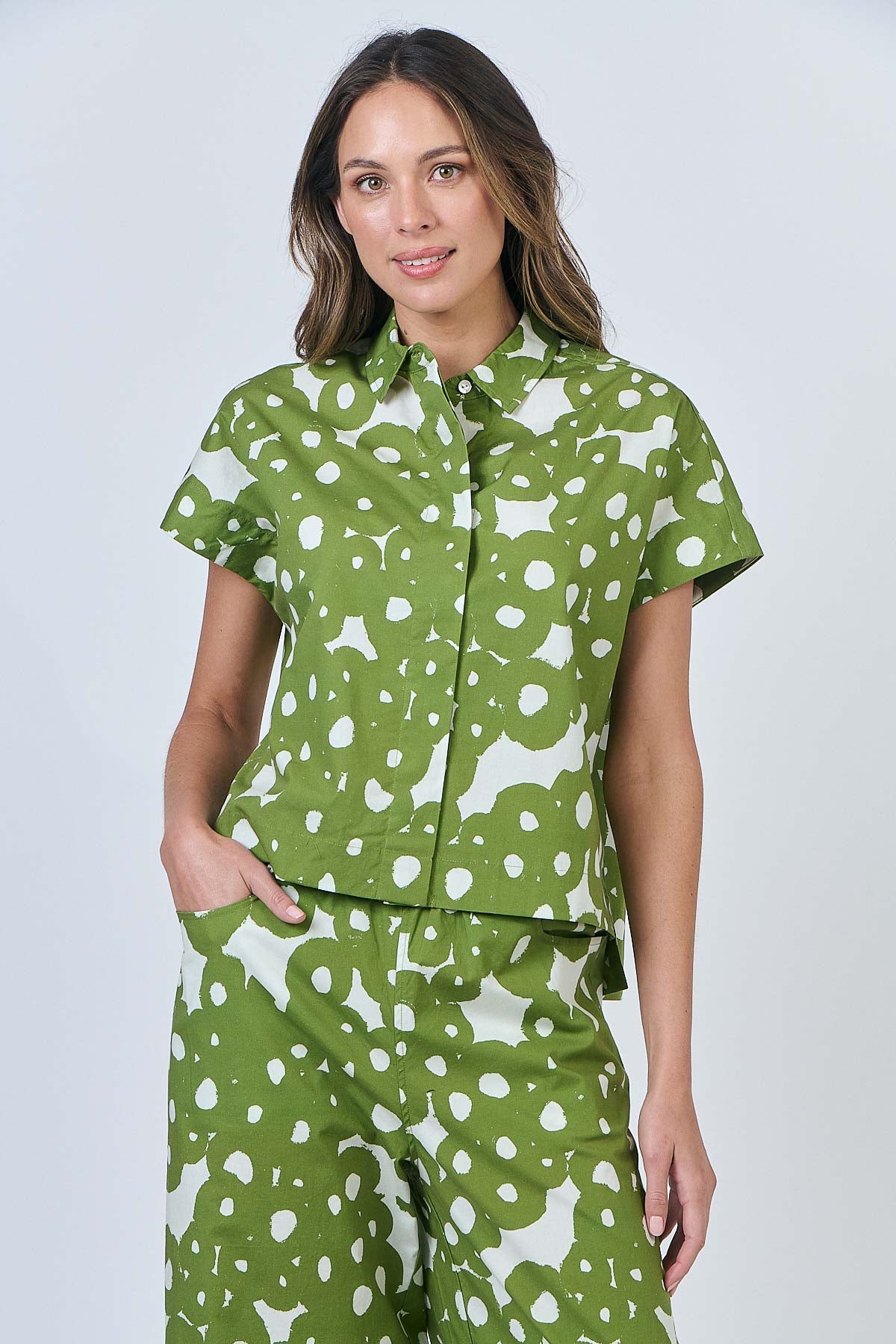Naturals by O & J Shirt in Moss Barnacles