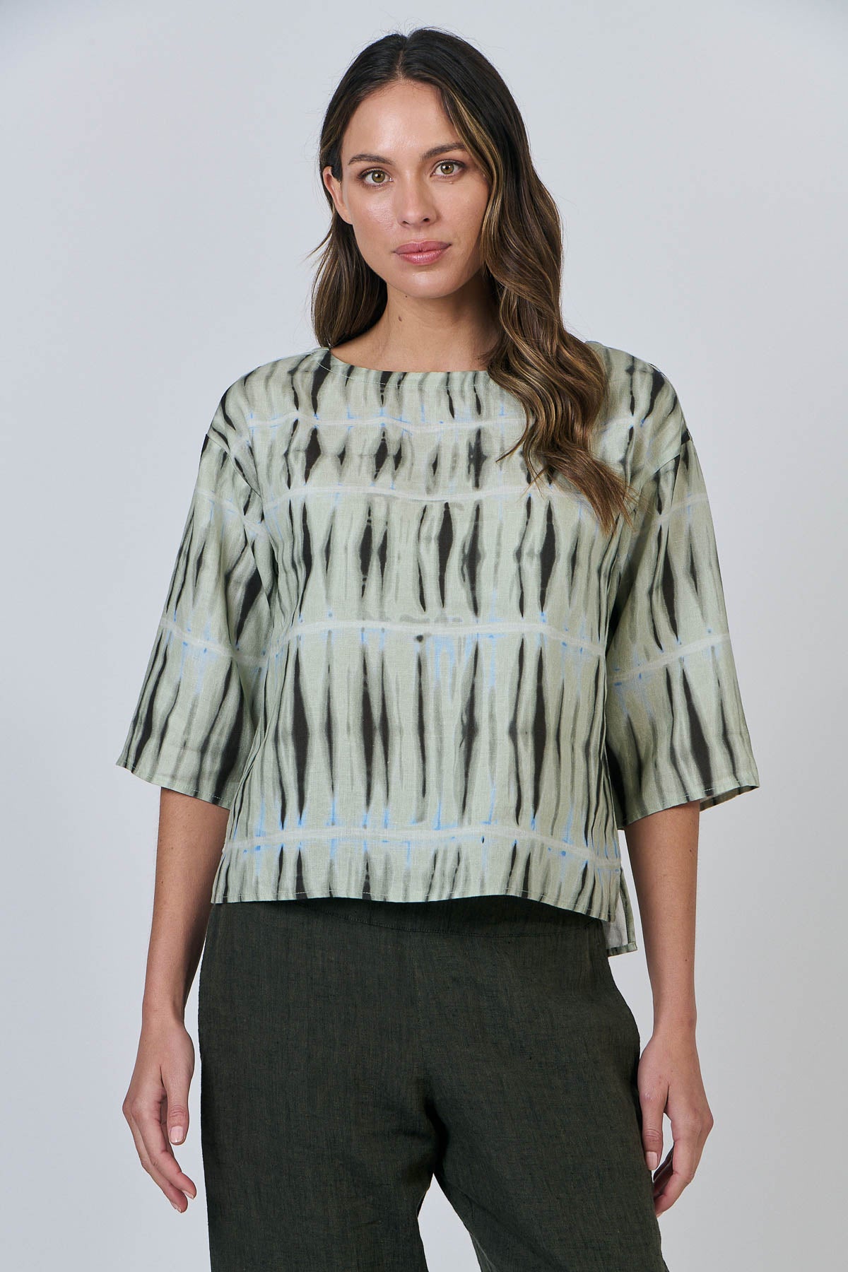 Naturals by O & J Plain Linen 3/4 Sleeve Top in Exposure