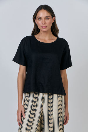 Naturals by O & J Linen Tee in Black