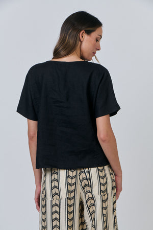 Naturals by O & J Linen Tee in Black