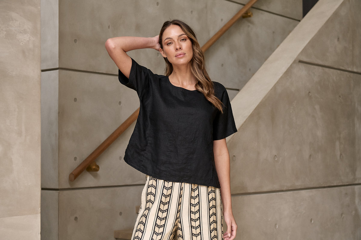 Naturals by O & J Linen Tee in Black