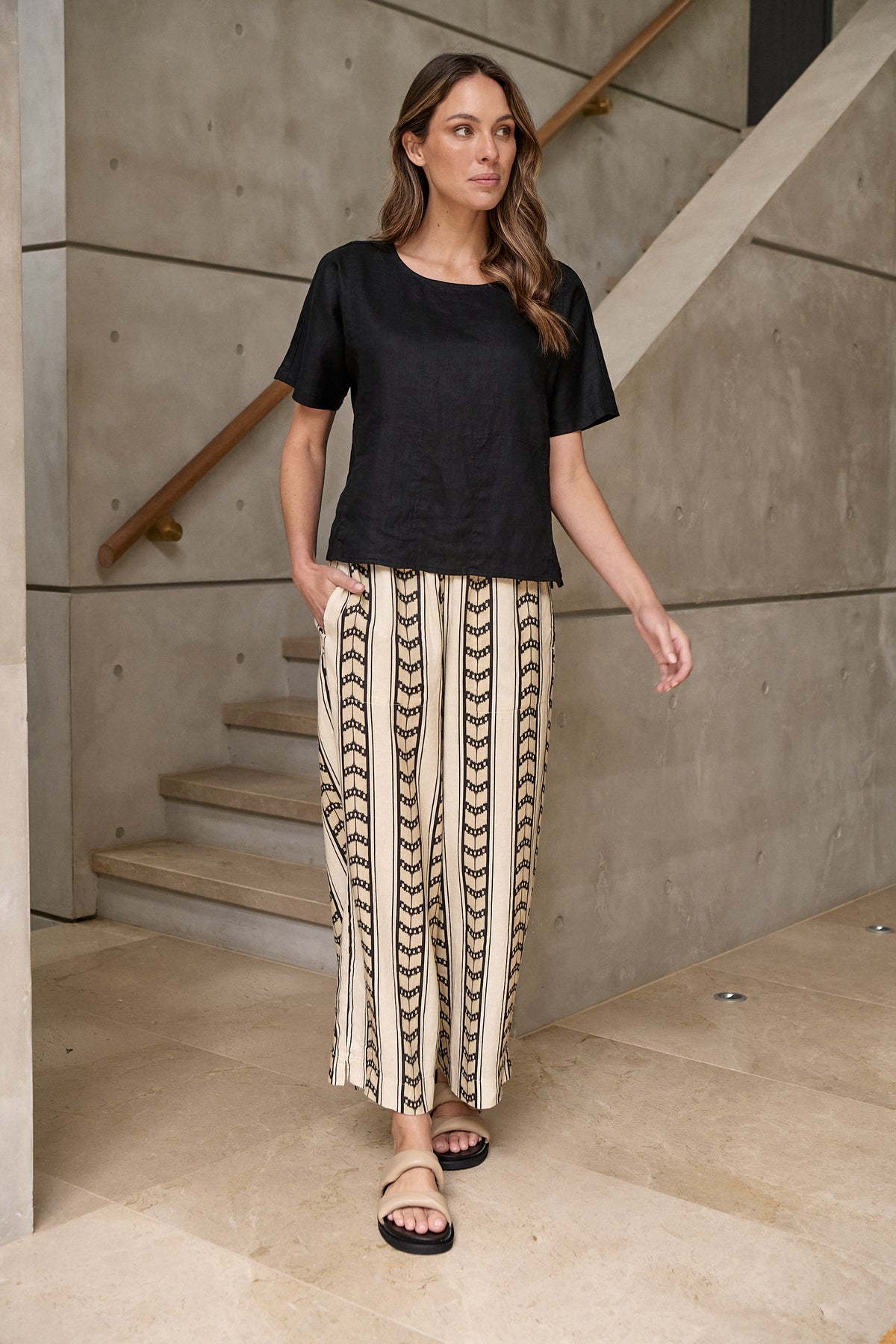 Naturals by O & J Linen Tee in Black