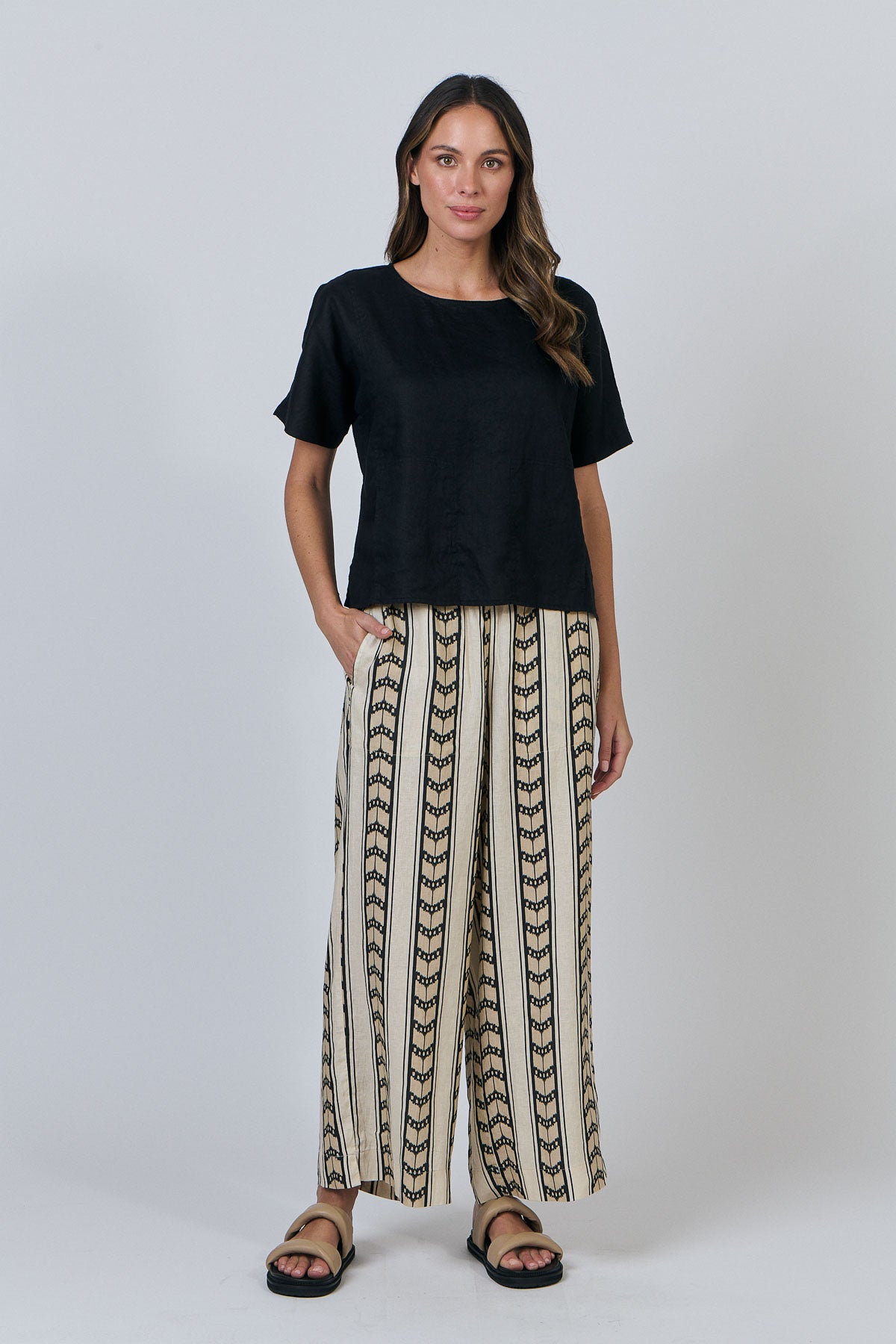 Naturals by O & J Linen Tee in Black