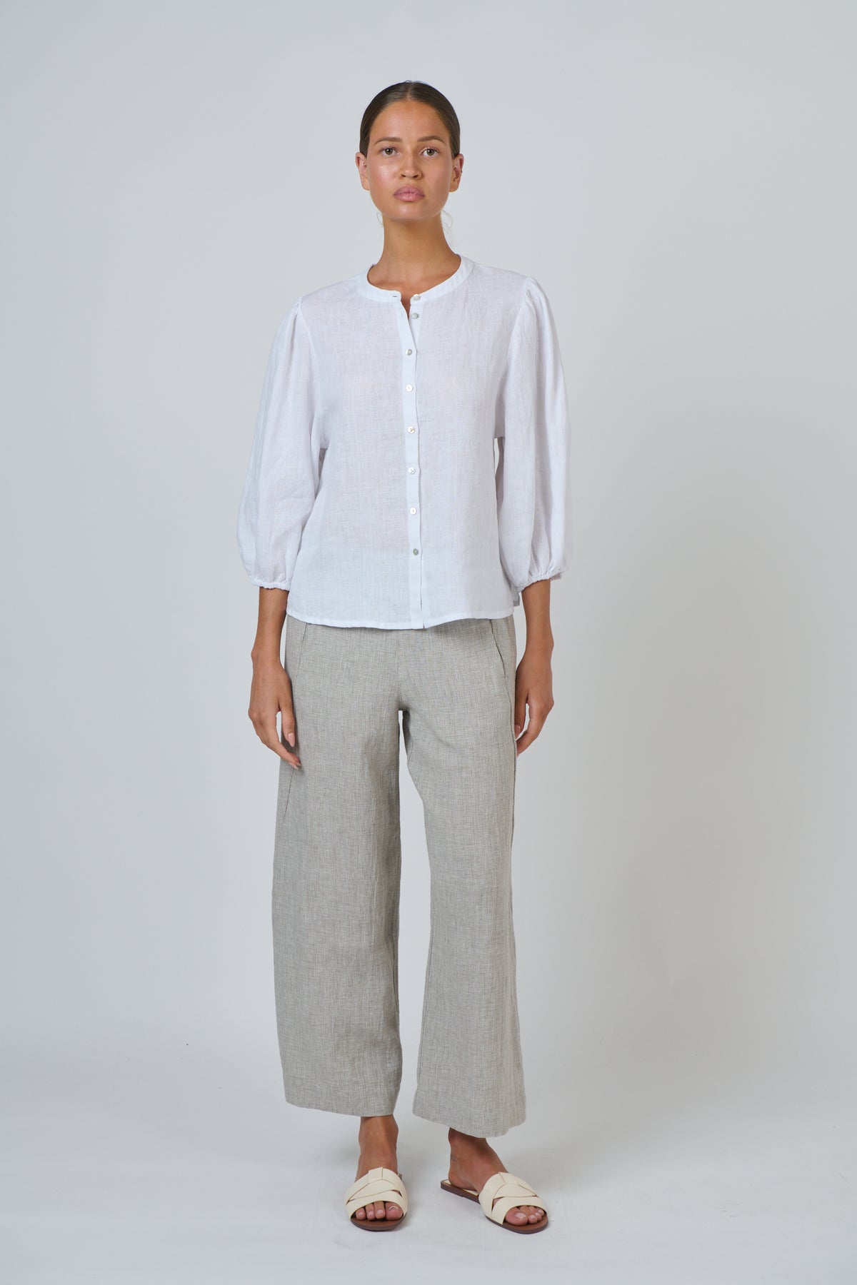 Naturals by O & J Linen Pant in Mousse