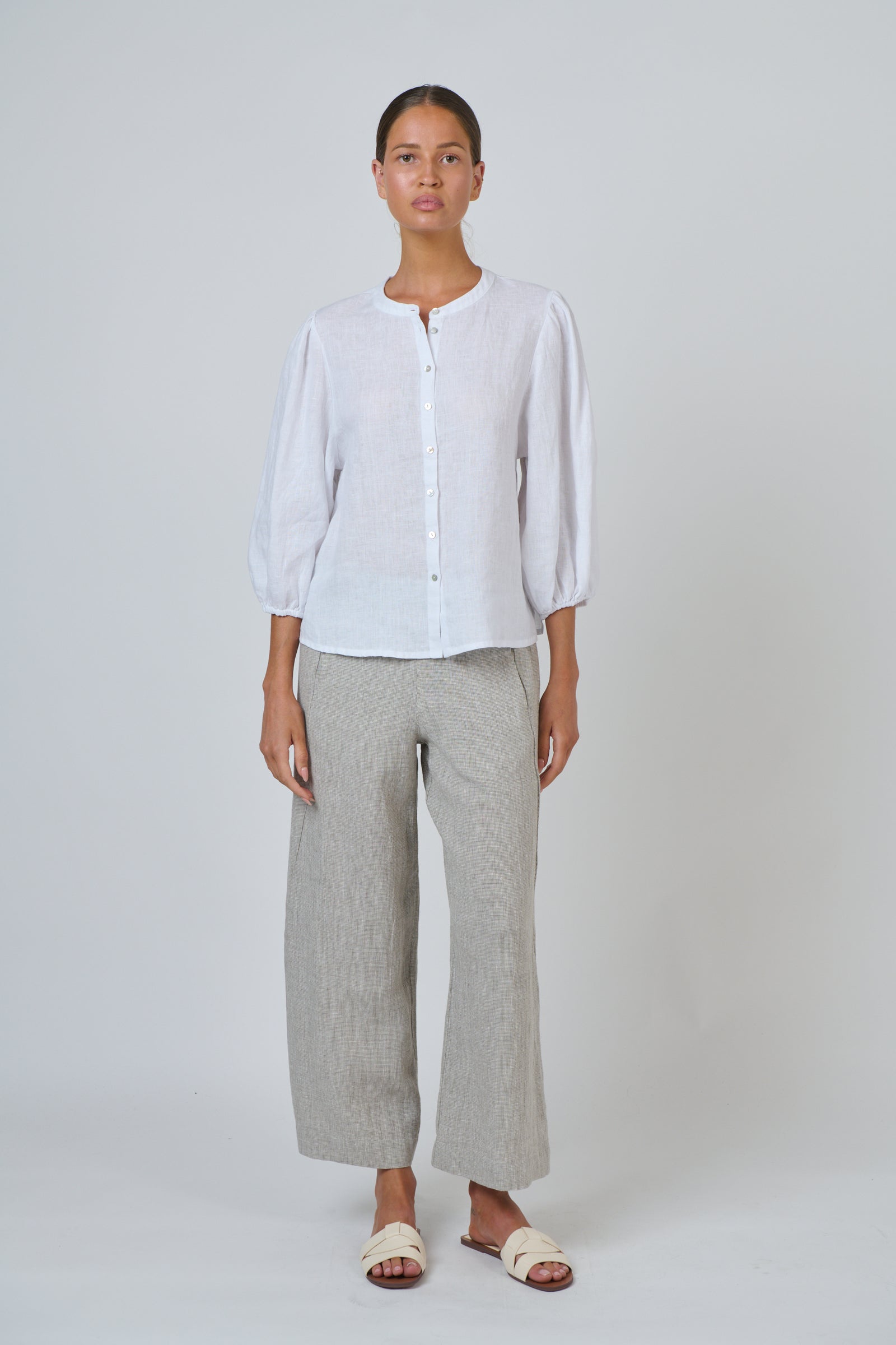 Naturals by O & J Linen Pant in Mousse