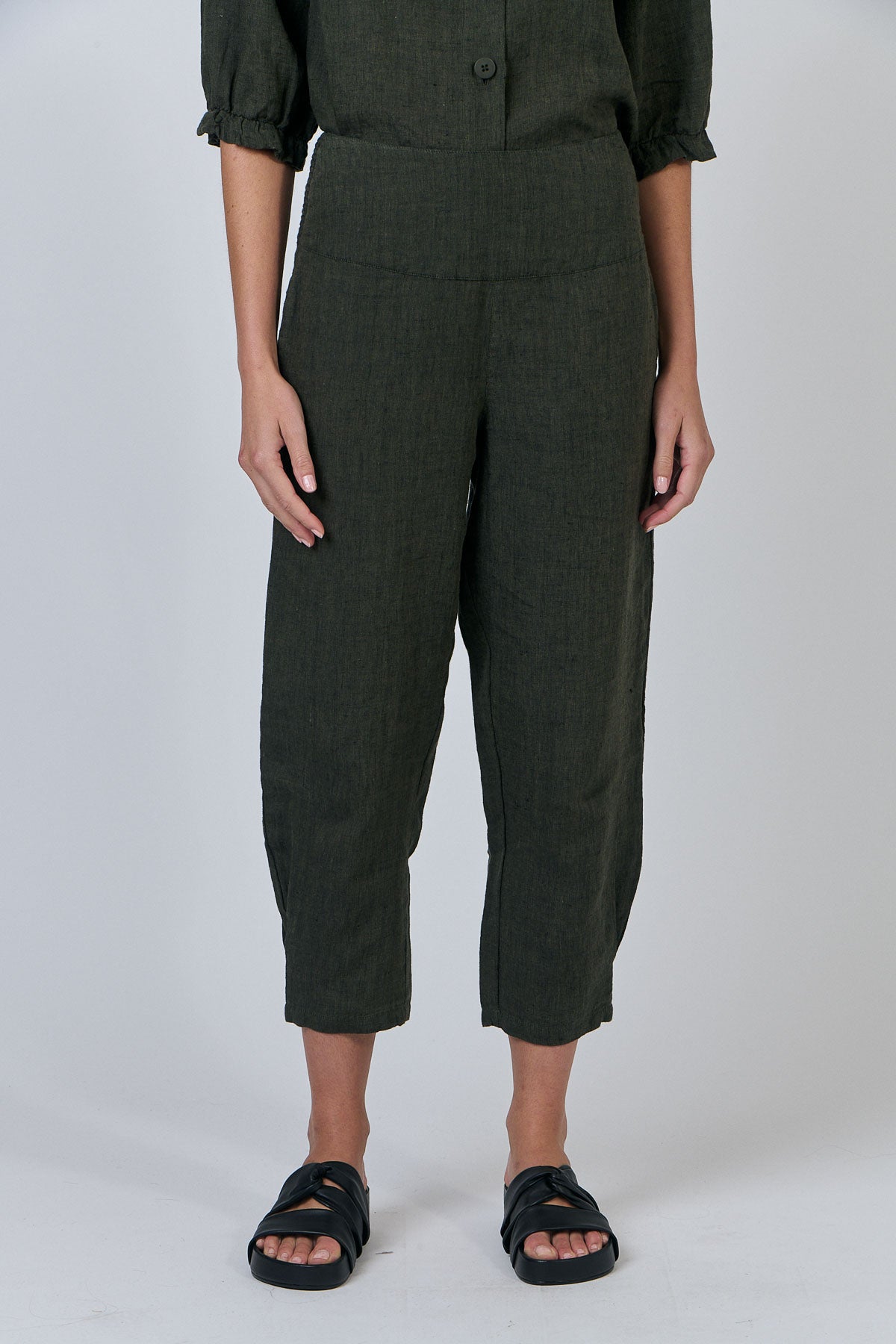 Naturals by O & J Linen 7/8 Pant in Licorice