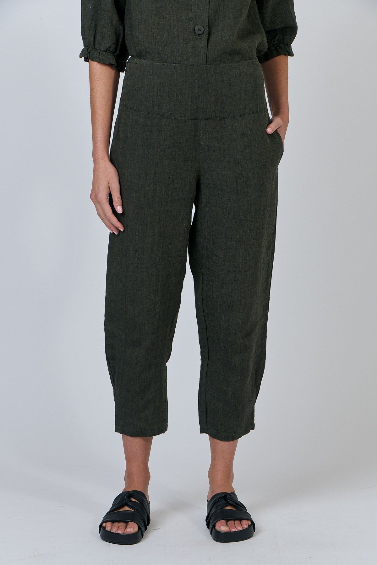 Naturals by O & J Linen 7/8 Pant in Licorice