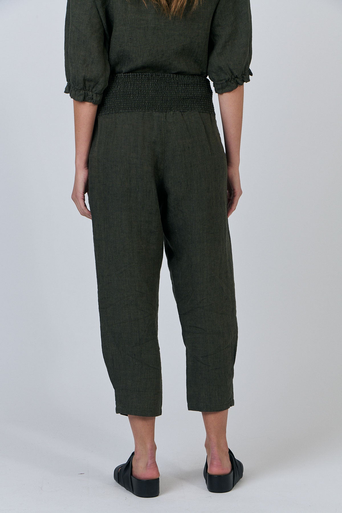 Naturals by O & J Linen 7/8 Pant in Licorice