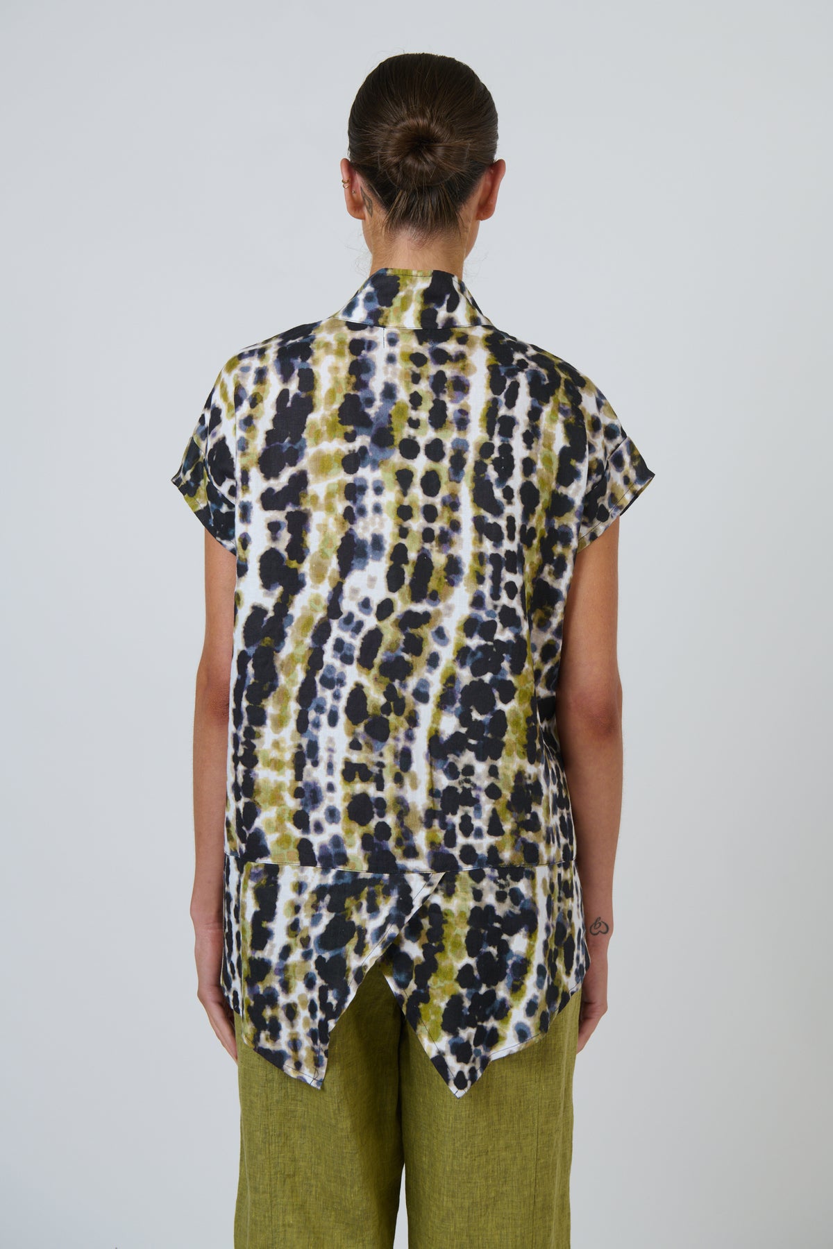 Naturals by O & J Mandarin Collar Shirt in Lichen