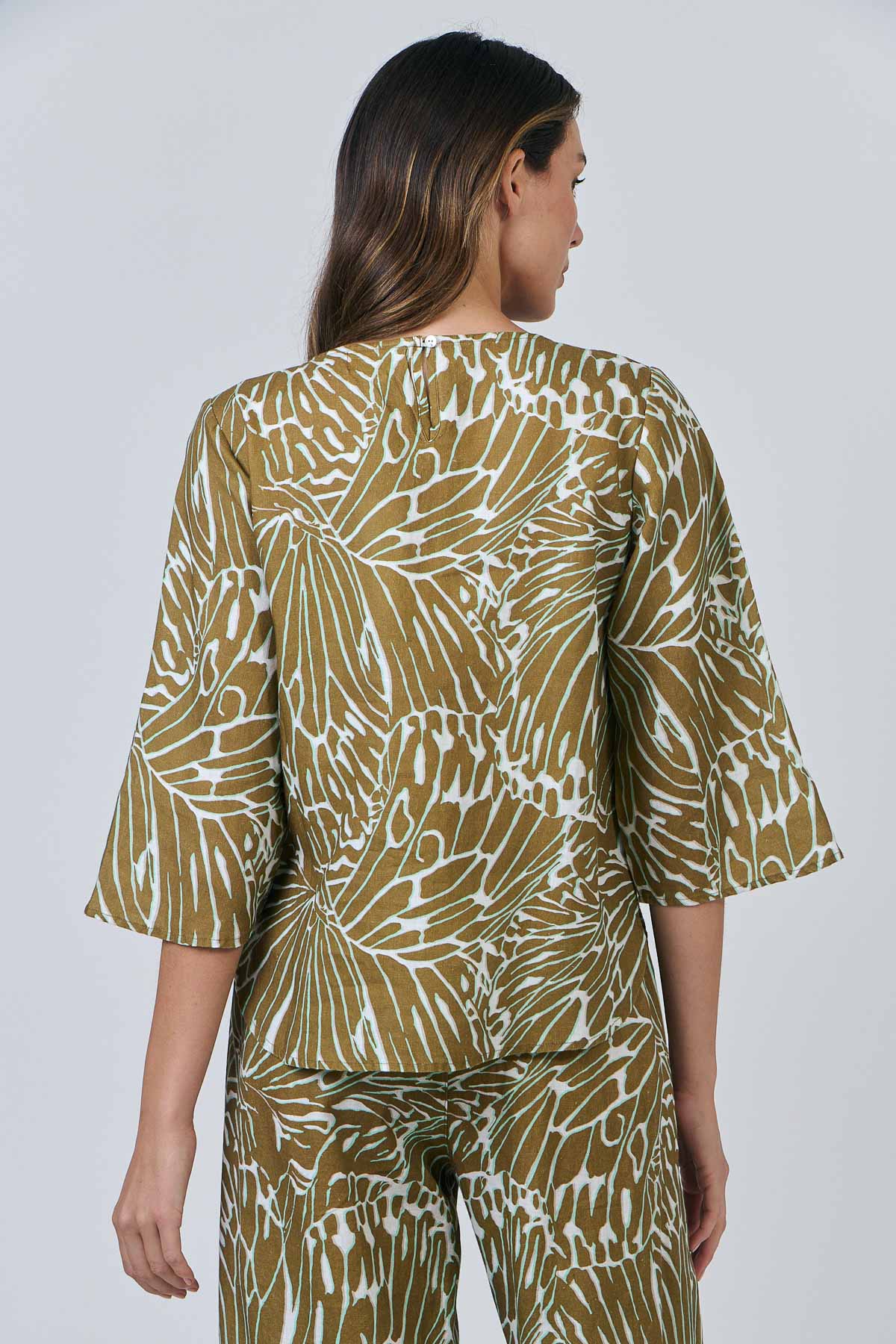 Naturals by O & J Windsor Muse Top in Windsor