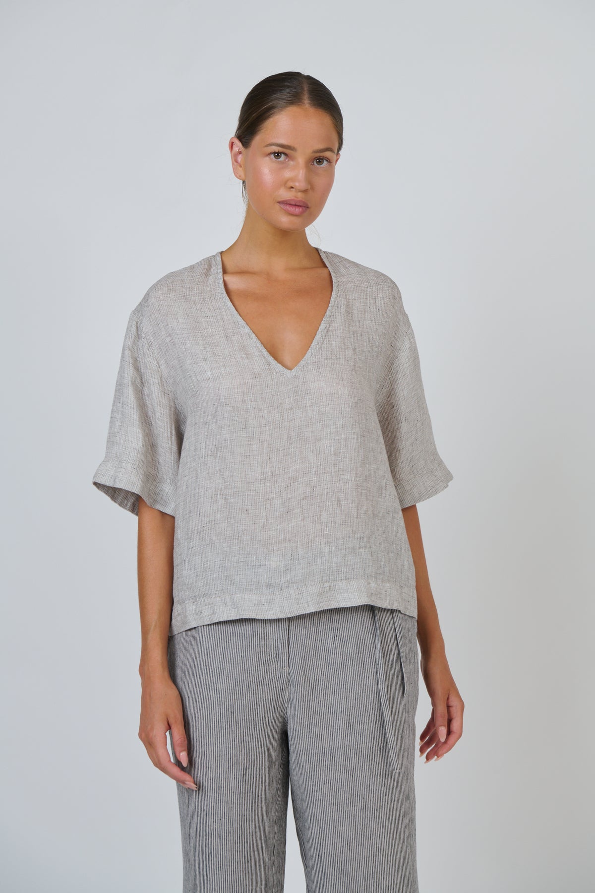 Naturals by O & J Escape Linen Top in Chai