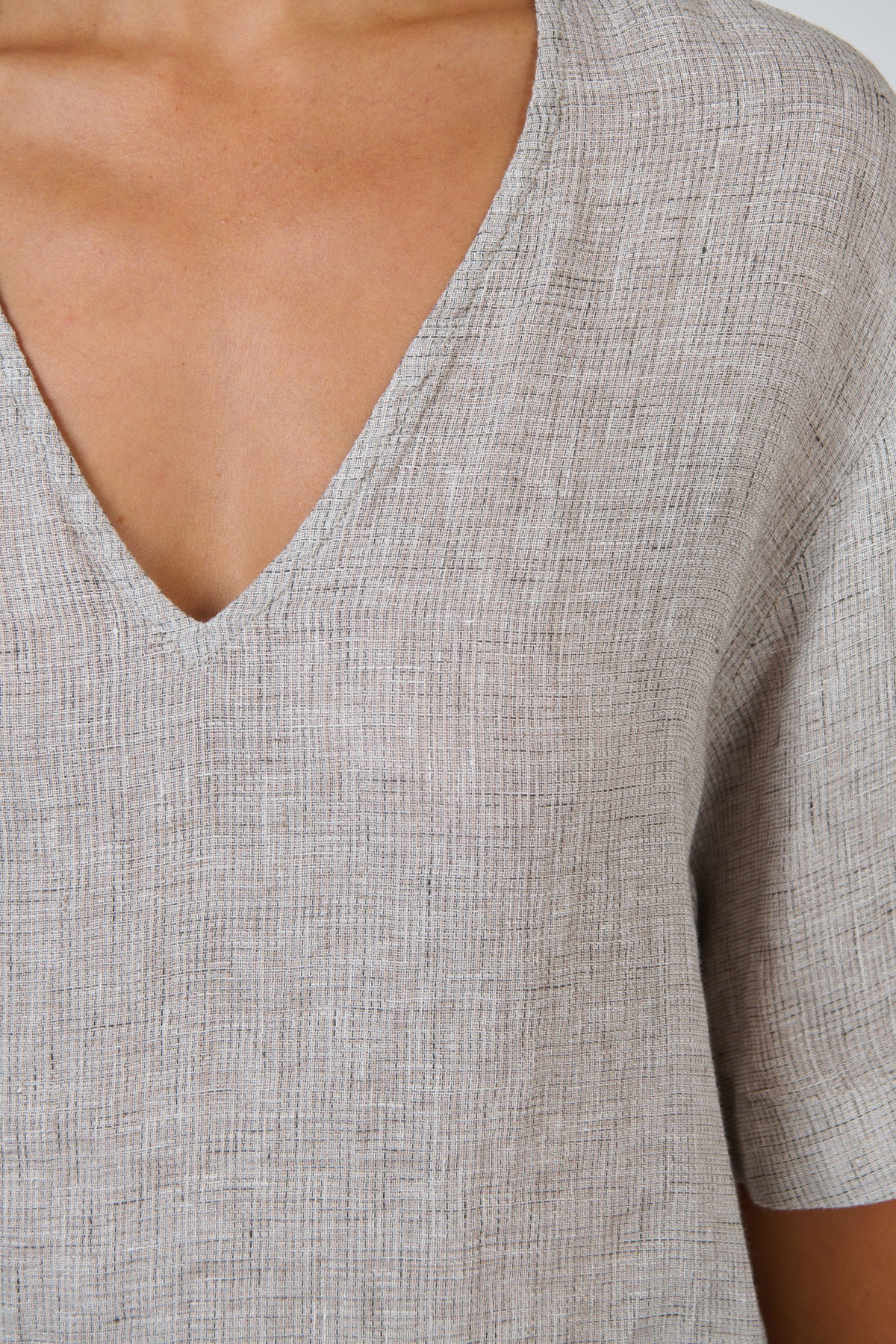 Naturals by O & J Escape Linen Top in Chai