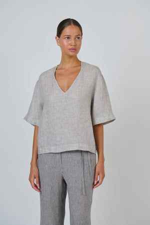 Naturals by O & J Escape Linen Top in Chai