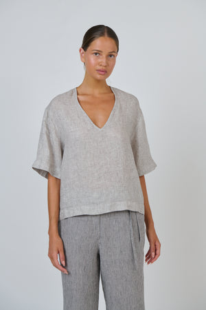 Naturals by O & J Escape Linen Top in Chai