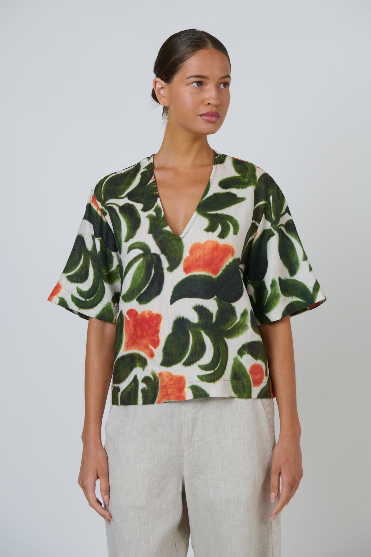 Naturals by O & J Escape Linen Top in Tuileries