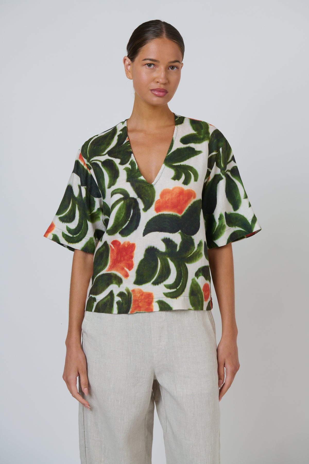Naturals by O & J Escape Linen Top in Tuileries