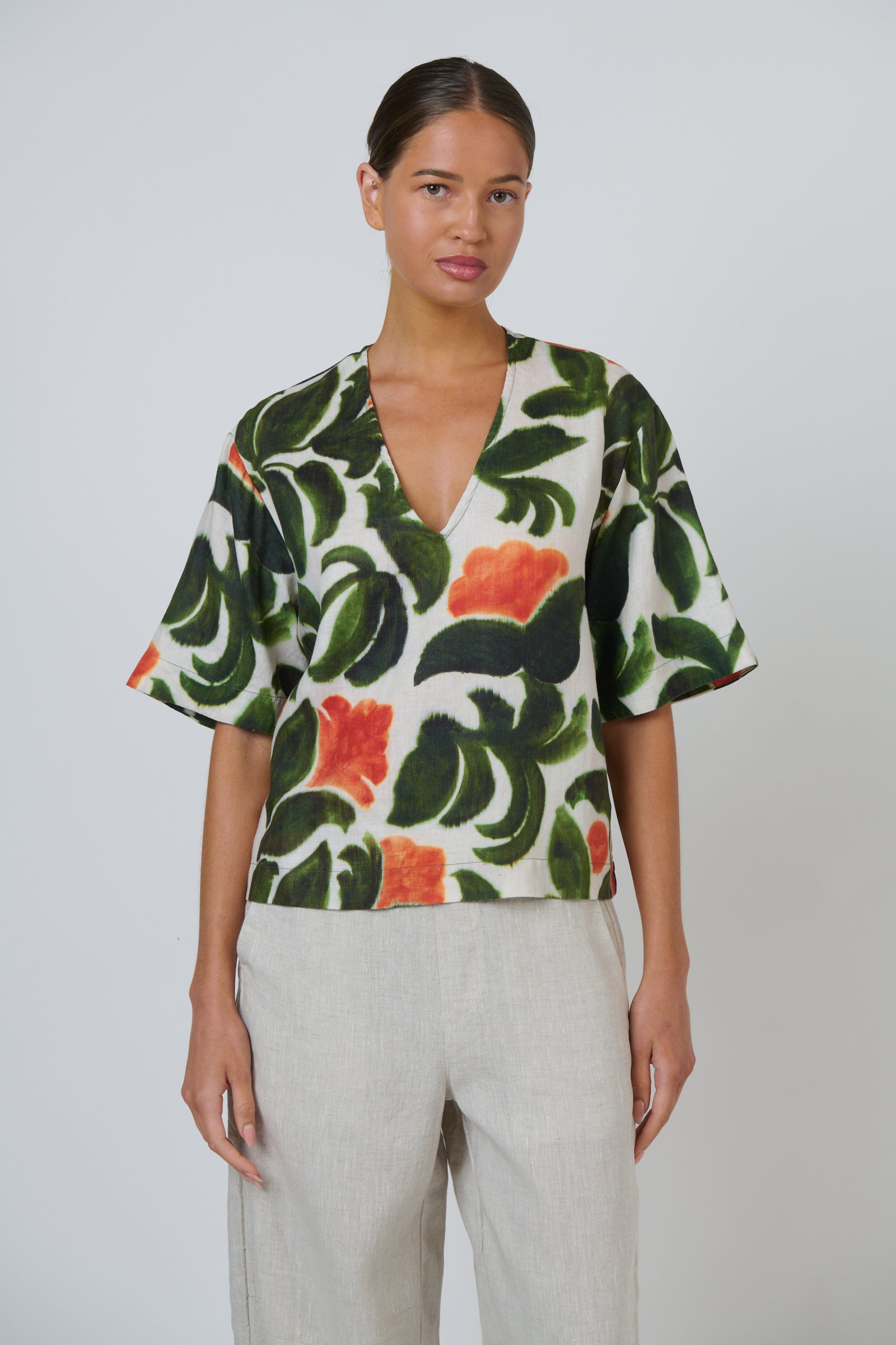 Naturals by O & J Escape Linen Top in Tuileries