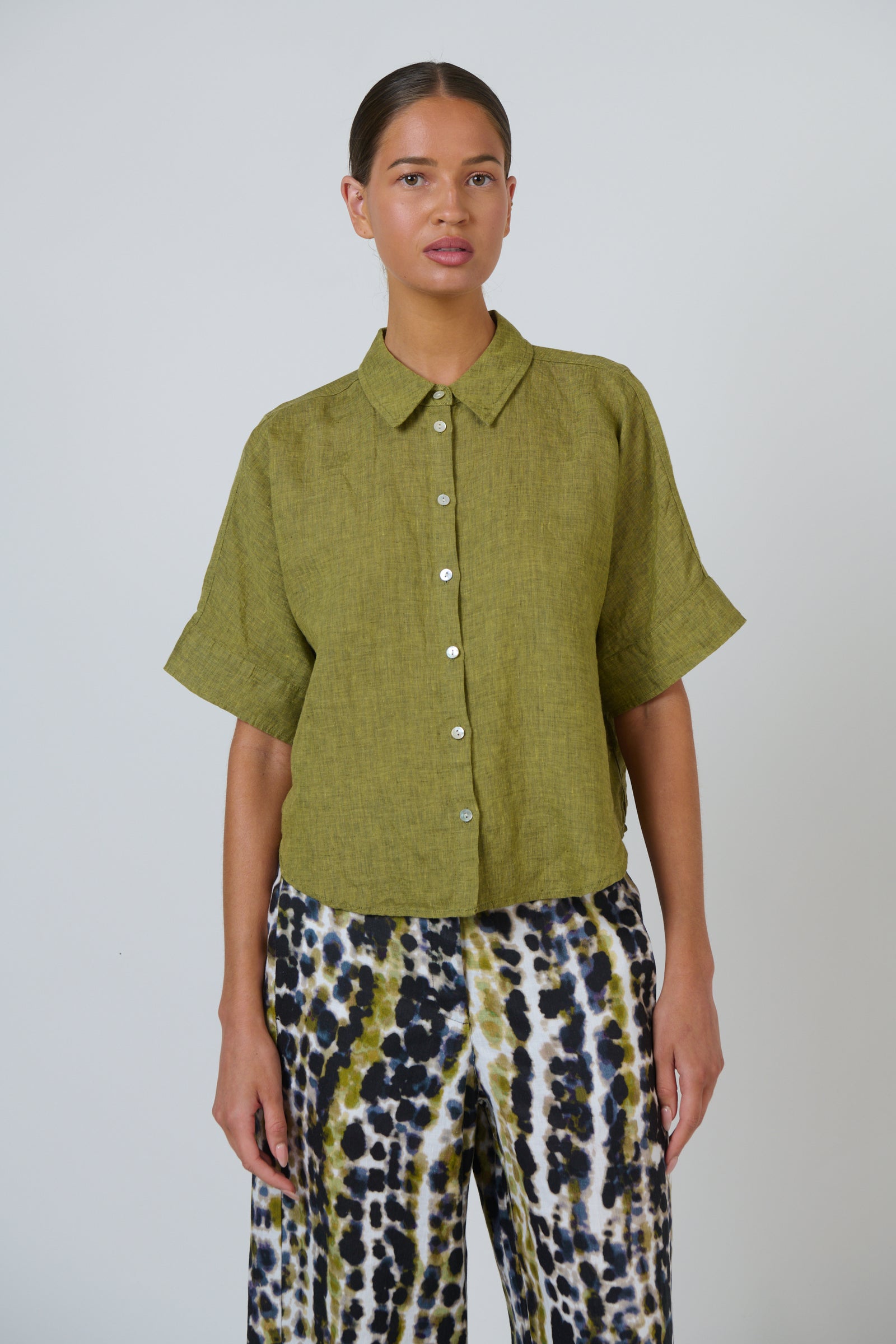 Naturals by O & J Relaxed Linen Short Sleeve Shirt in Balsam