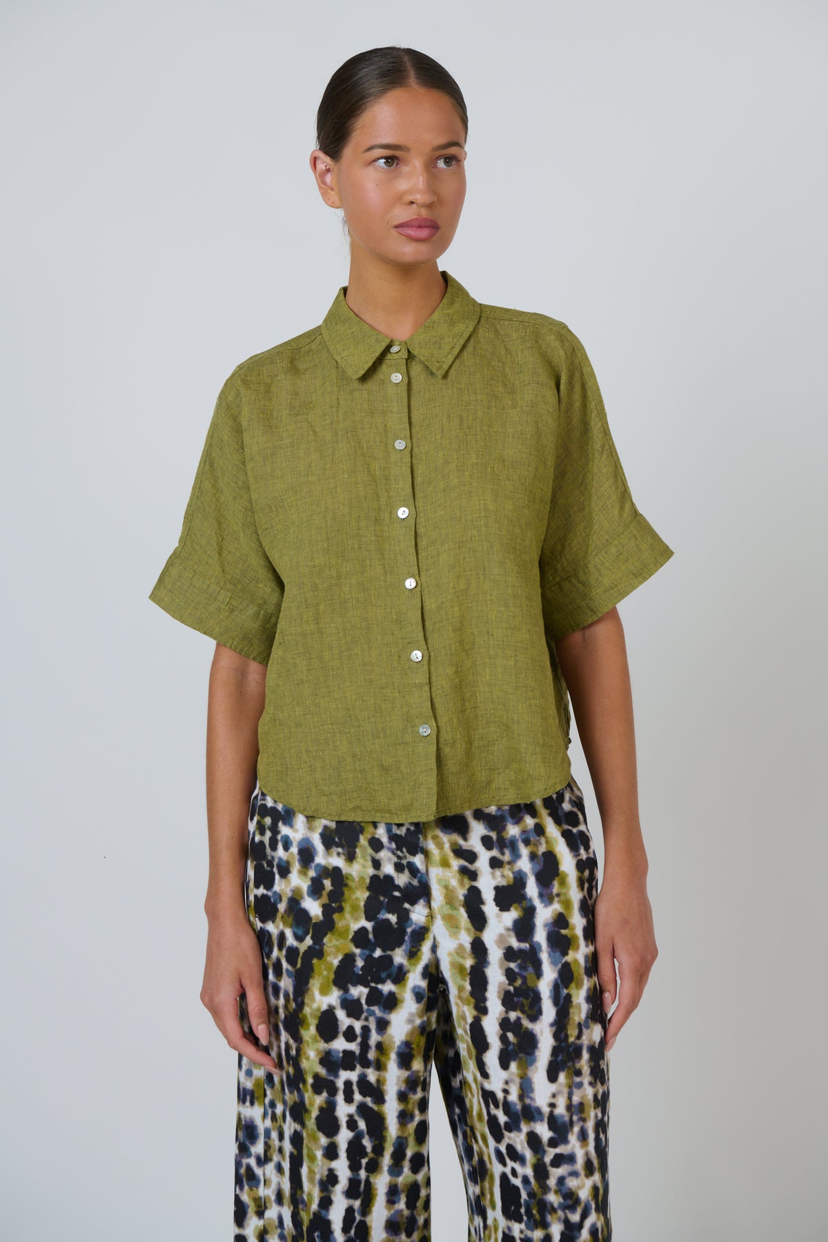 Naturals by O & J Relaxed Linen Short Sleeve Shirt in Balsam