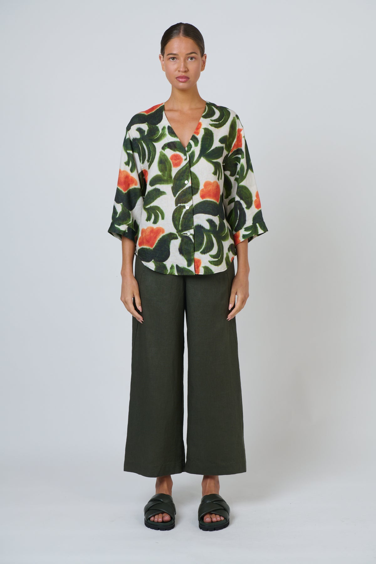 Naturals by O & J Linen Pant in Topiary