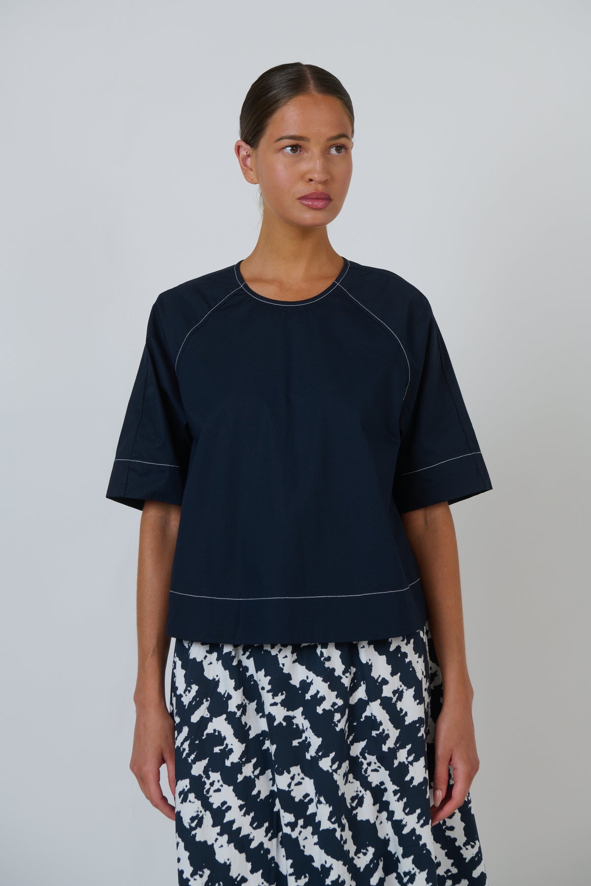 Naturals by O & J Relaxed Cotton Poplin Top in Ink