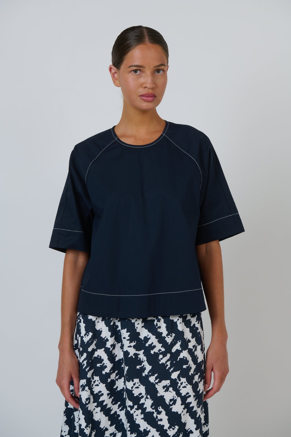 Naturals by O & J Relaxed Cotton Poplin Top in Ink