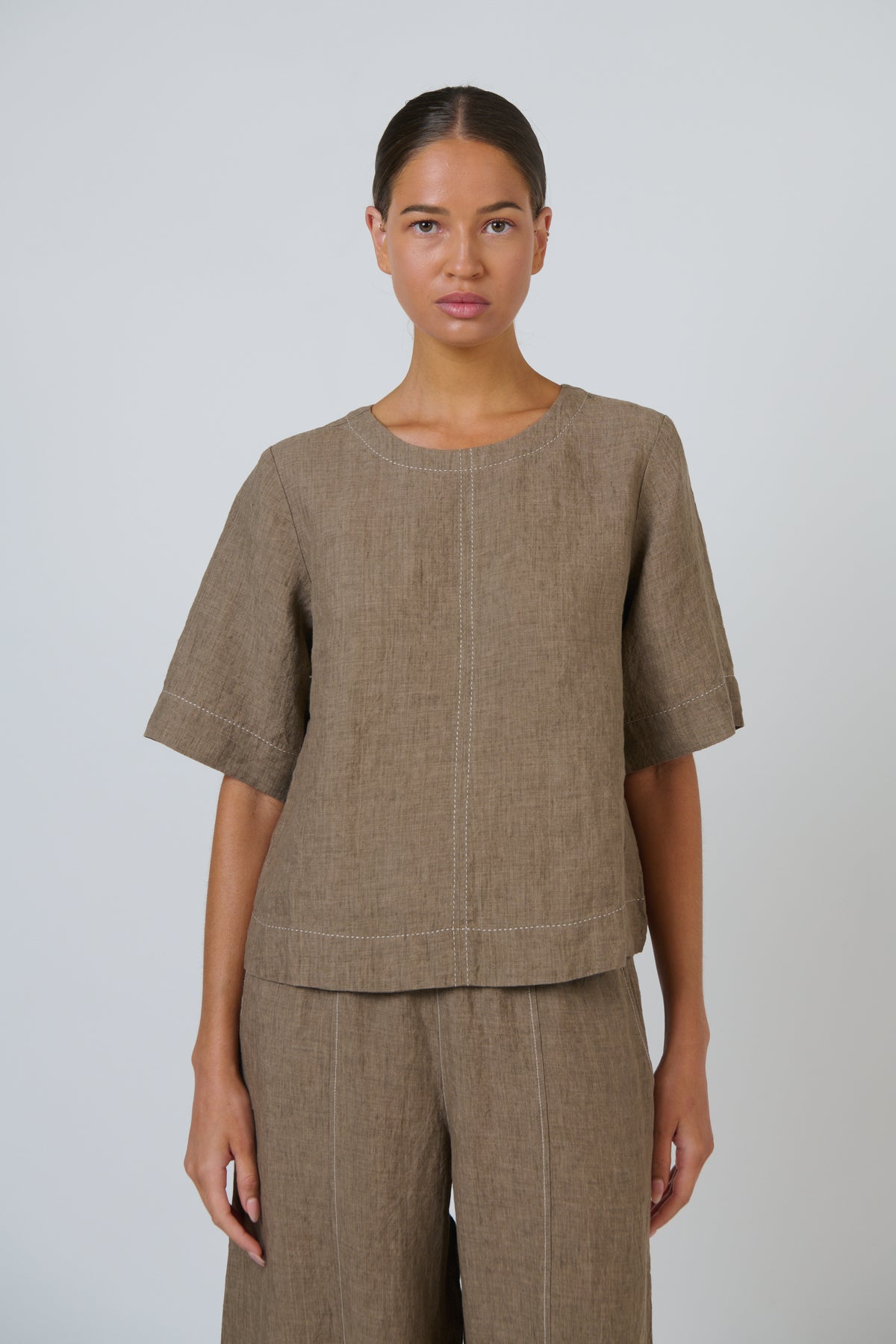 Naturals by O & J Linen Top in Agate