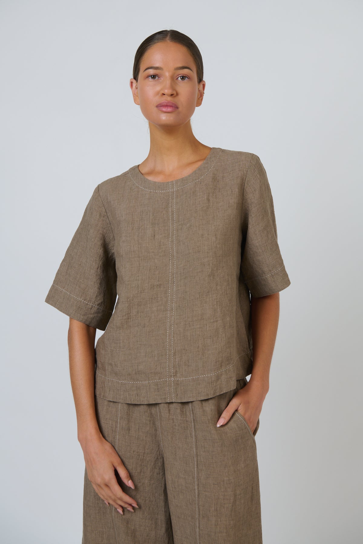 Naturals by O & J Linen Top in Agate
