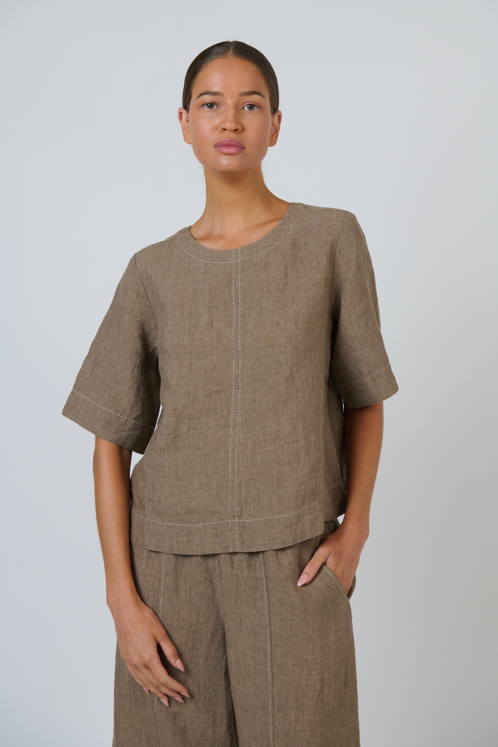 Naturals by O & J Linen Top in Agate