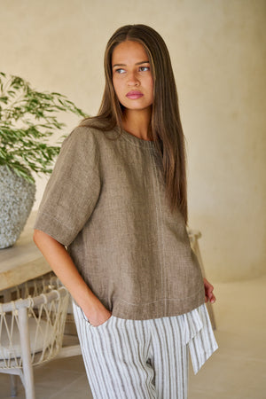 Naturals by O & J Linen Top in Agate