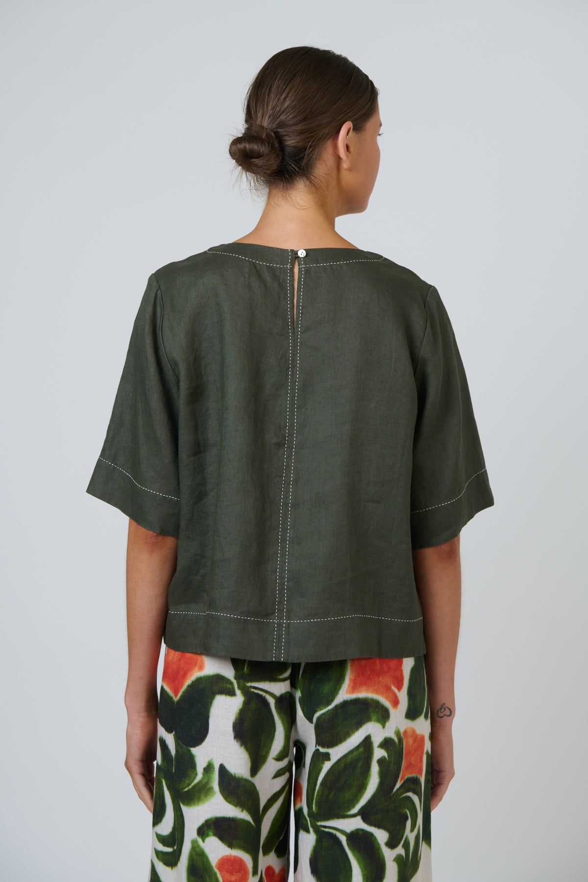 Naturals by O & J Linen Top in Topiary