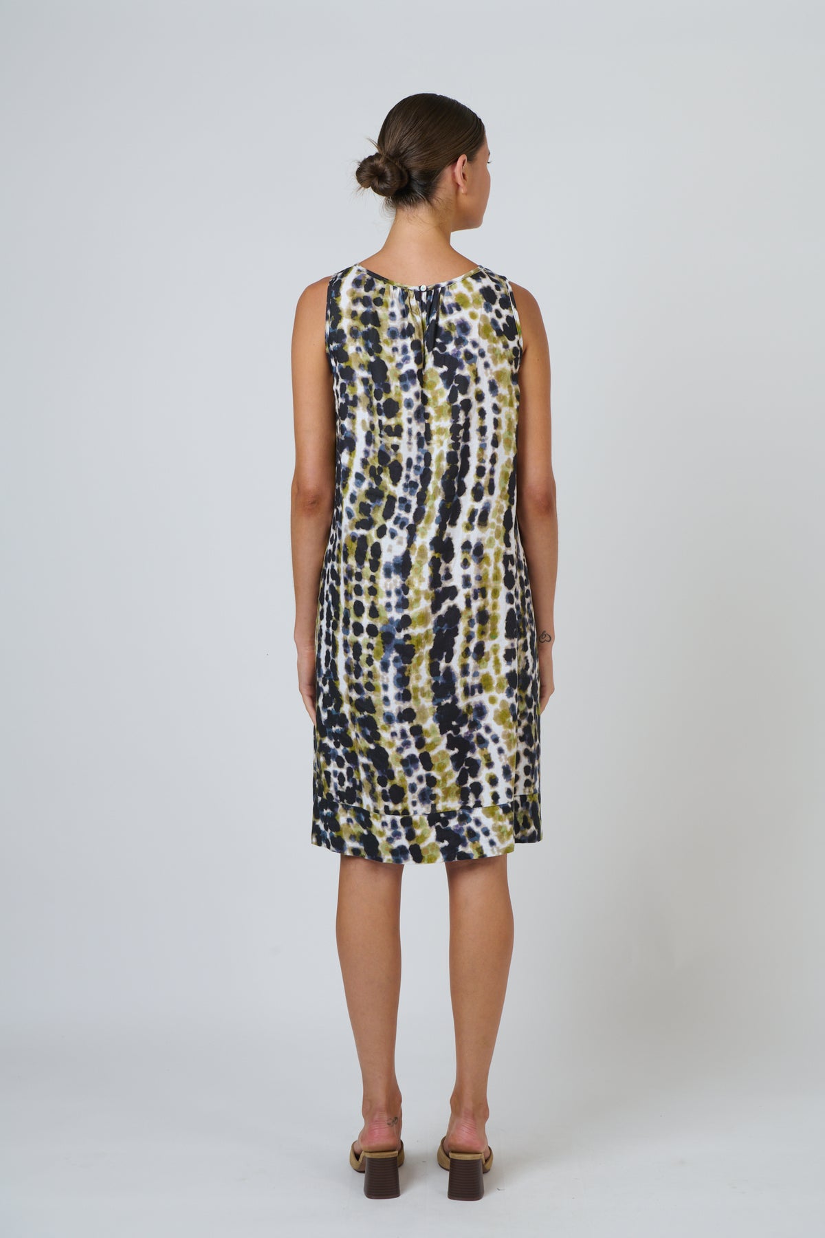 Naturals by O & J Sleeveless A-Line Linen Dress in Lichen