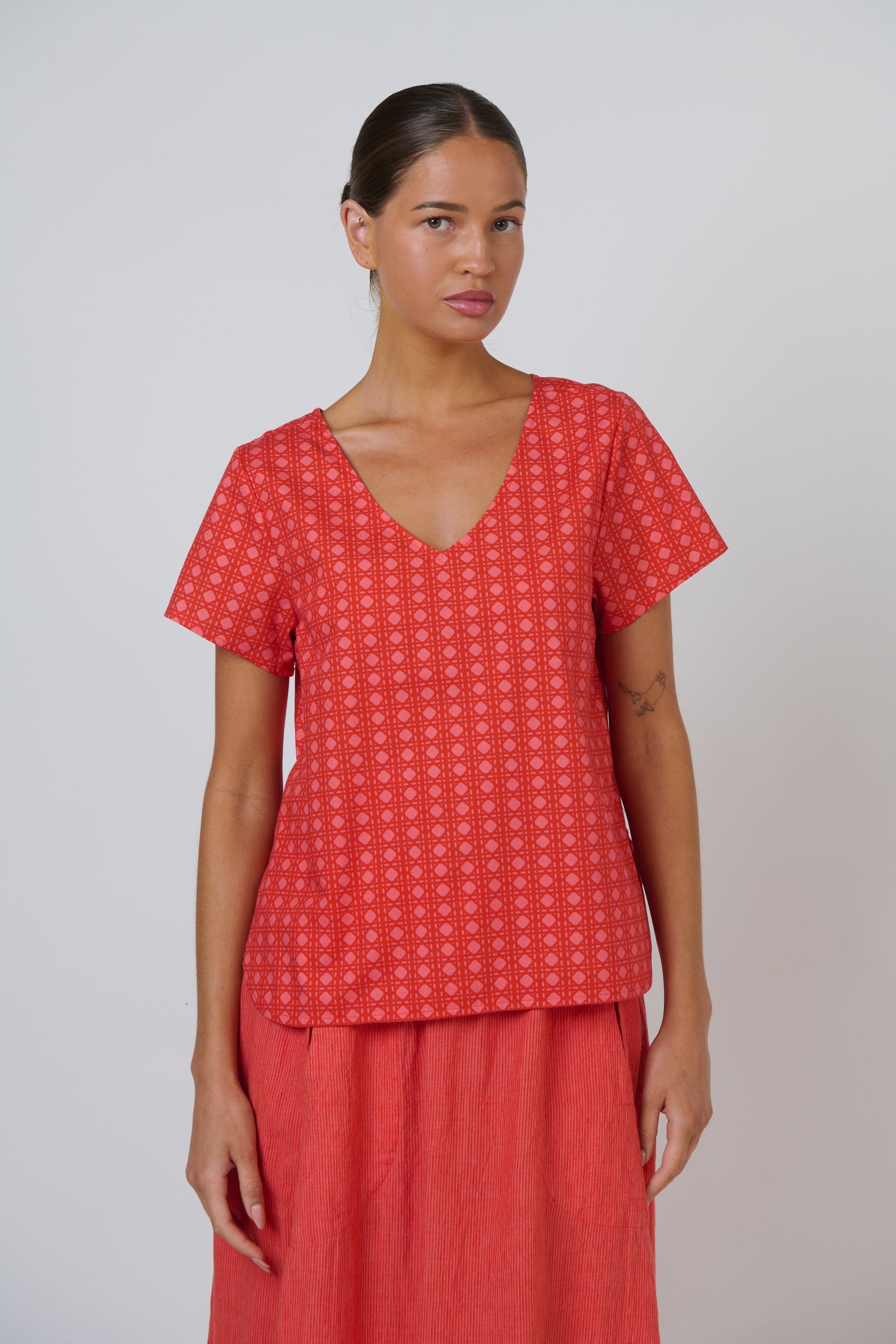 Naturals by O & J Button Back Top in Cannage
