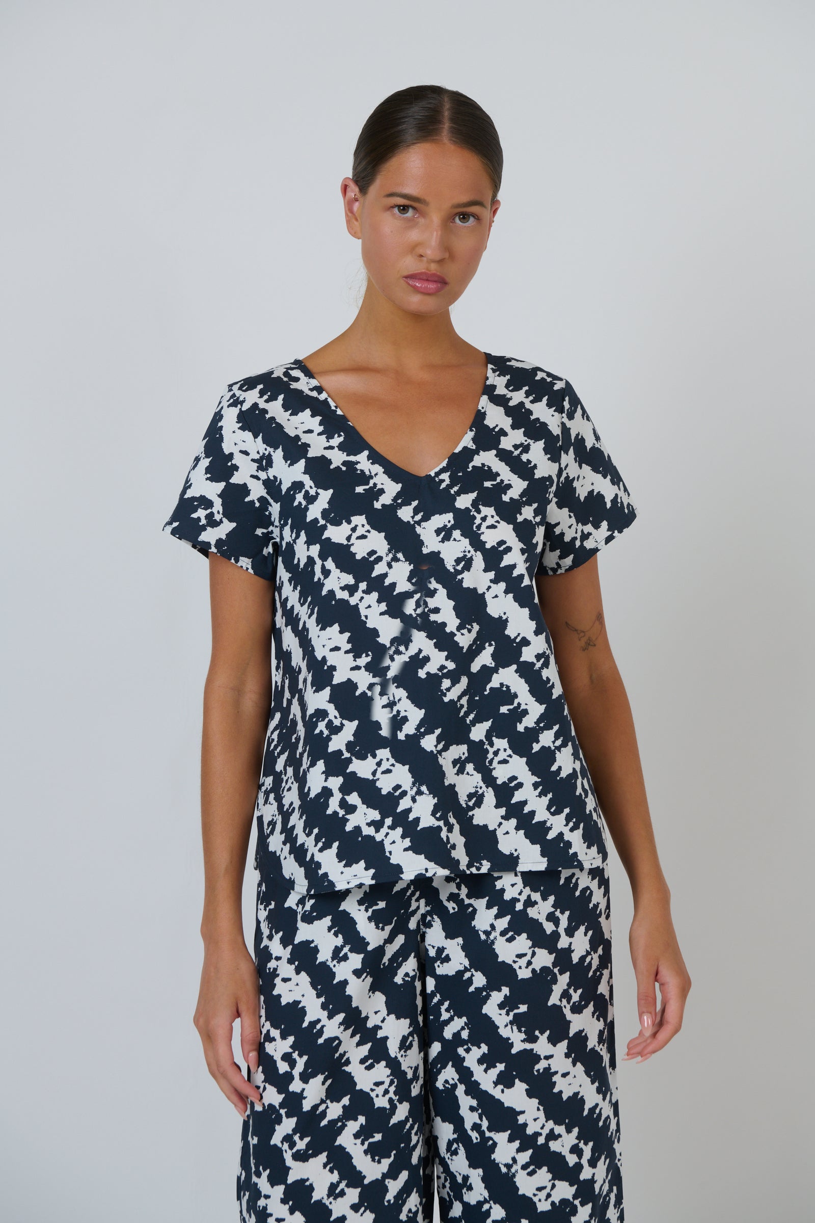 Naturals by O & J Button Back Top in Puzzled