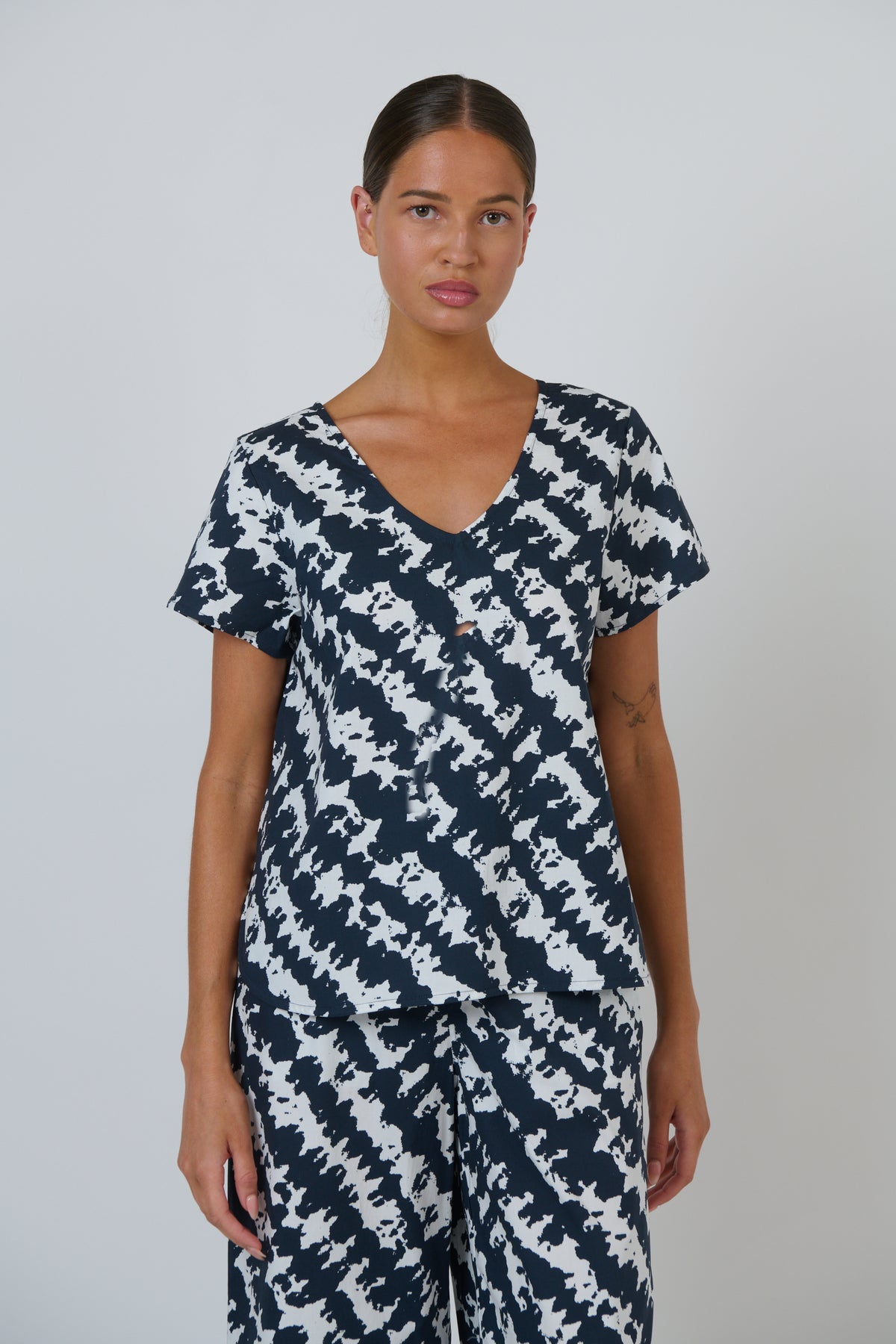Naturals by O & J Button Back Top in Puzzled