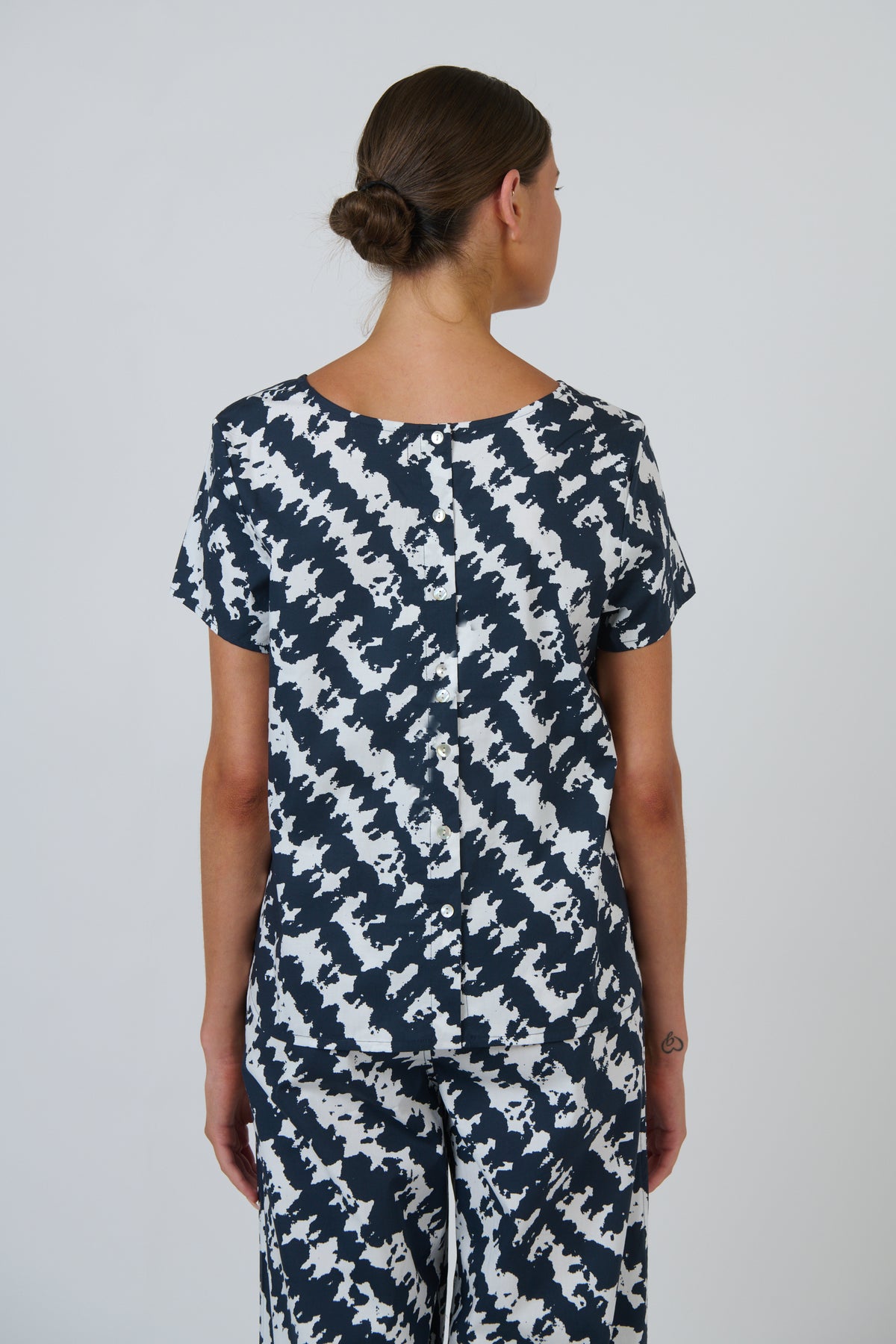 Naturals by O & J Button Back Top in Puzzled