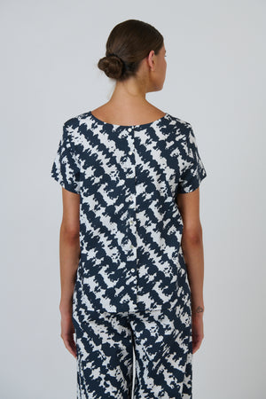 Naturals by O & J Button Back Top in Puzzled