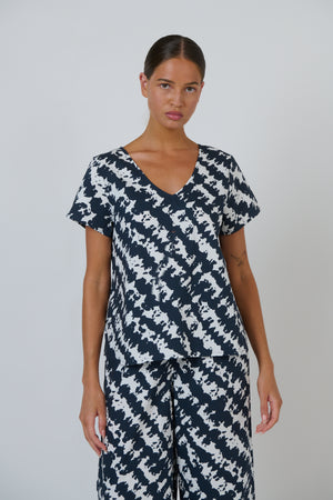 Naturals by O & J Button Back Top in Puzzled