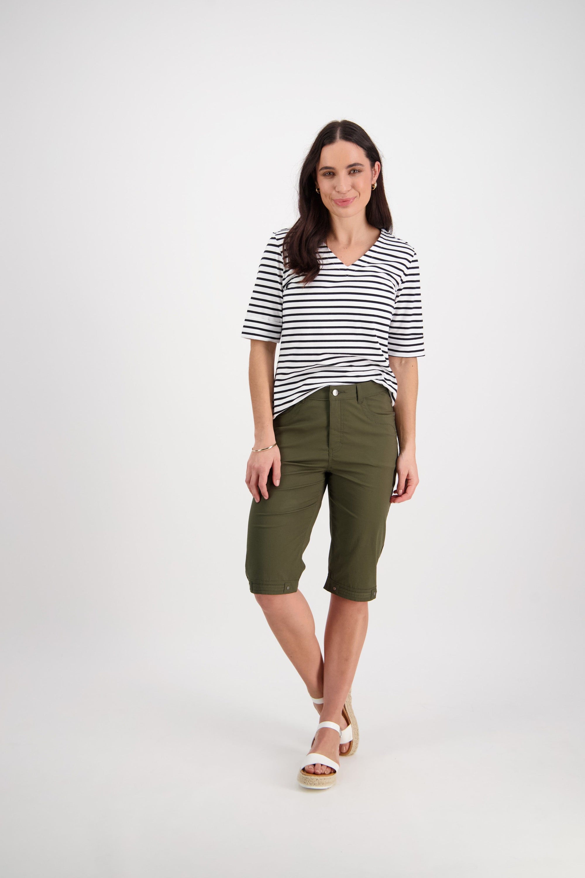 Vassalli Poplin straight Leg Shorts in Khaki