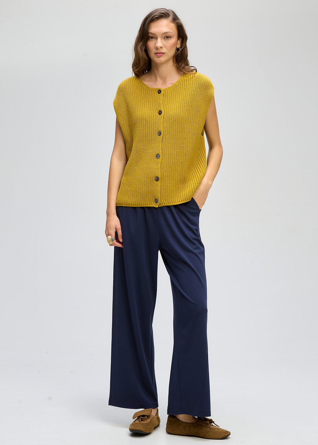 LD&CO Knitwear Ribbed vest in Ochre