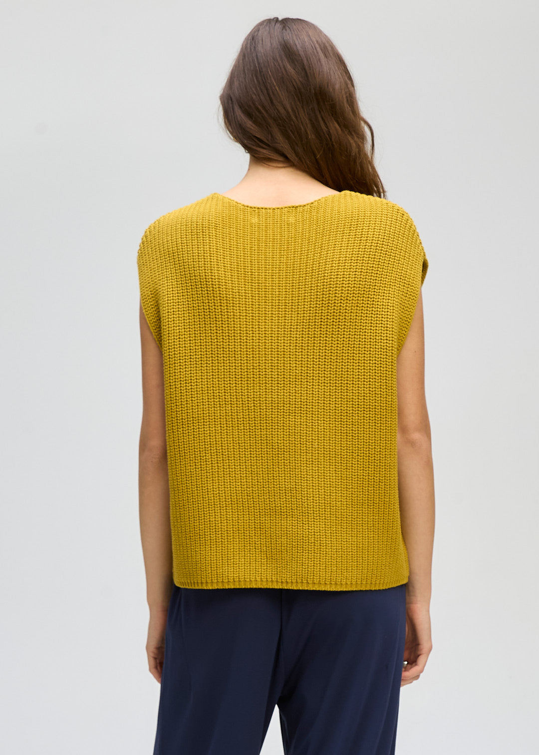 LD&CO Knitwear Ribbed vest in Ochre