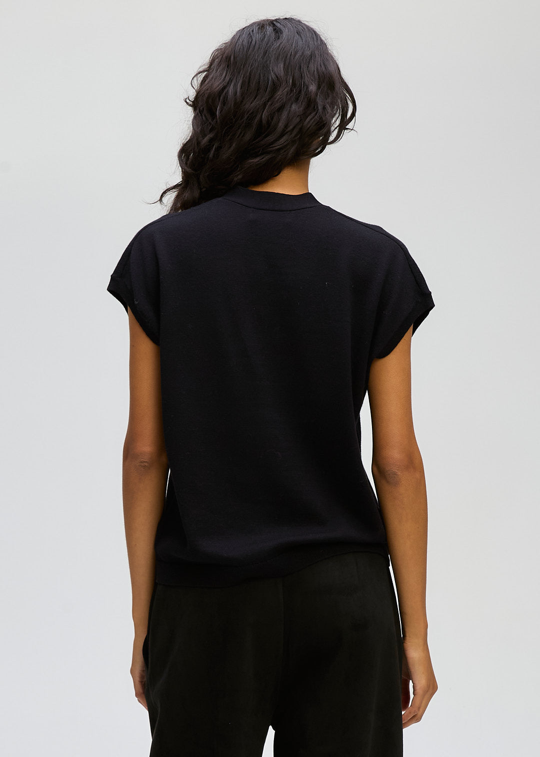 LD&CO Knitwear Button Vest in Black