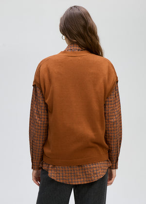LD&CO Knitwear Button Vest in Nutmeg
